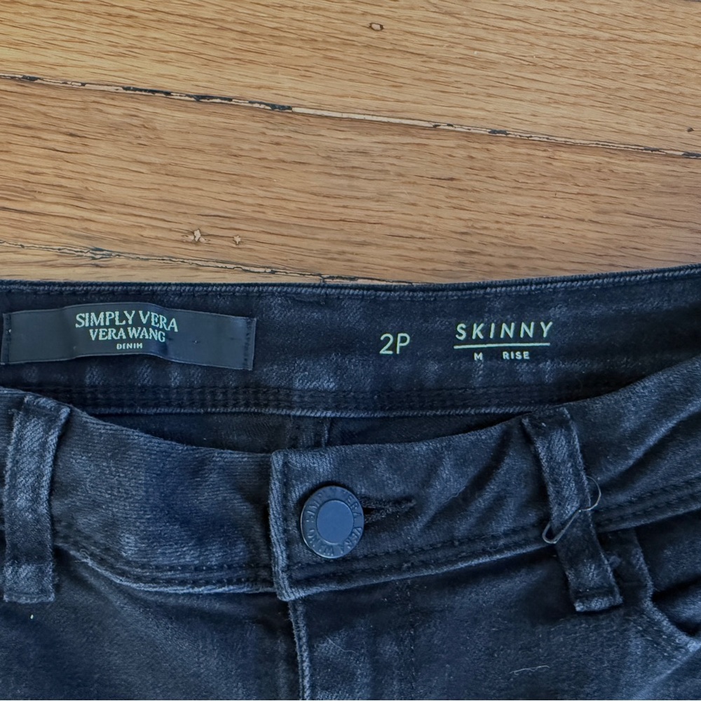 Simply Vera Wang Black Skinny Jeans | Size 2 Petite - Picture 4 of 7